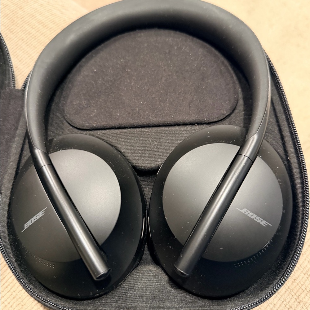 Bose Matte Black Wireless Over-Ear Headphones